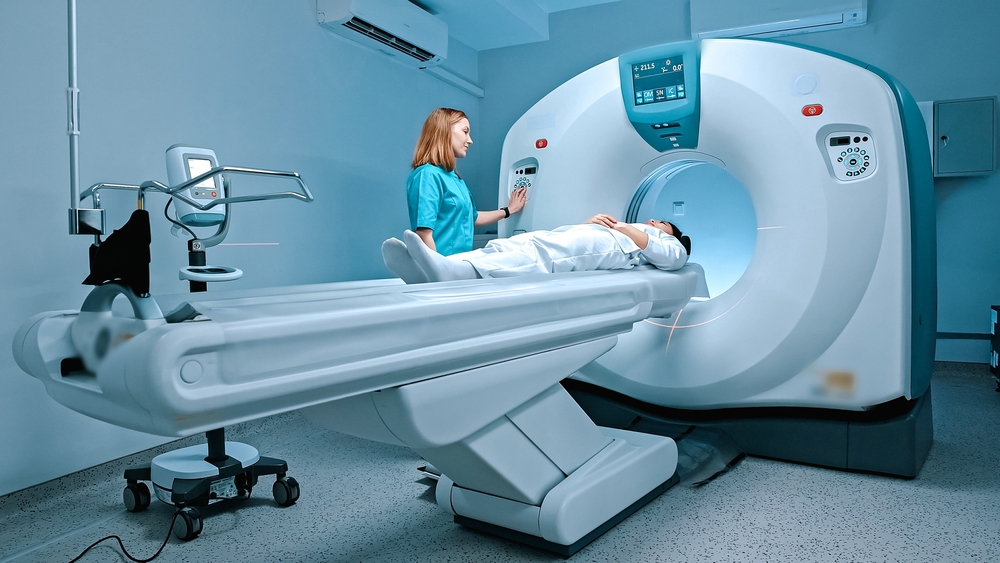 Radiologist,Consults,Patient,Before,Undergoing,Diagnostics,Using,Magnetic,Resonance,Imaging